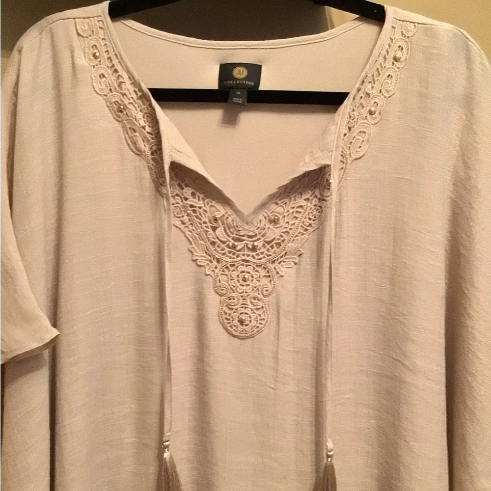 JM Collection tan shirt with lace V neck and cape like sleeves. - Picture 1 of 4